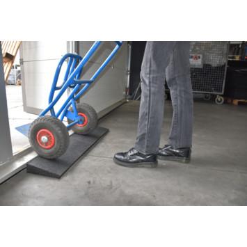 Non Slip Kerbside Ramps Durable Rubber Threshold Ramps For Wheelchairs