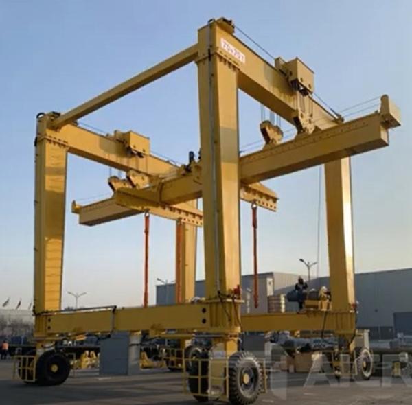 Long Hook Electric Rubber Tyred Container Gantry Crane 10t To 100t  With Cab