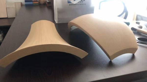 トレーニングルーム3Dトライアングルマイクロパーフォレイテッドアコースティックディフューザー天井タイル木製吸音材
