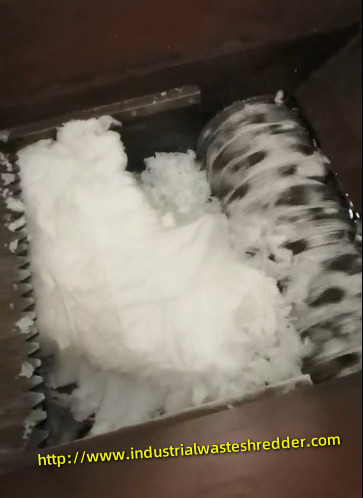 高圧プラスチックフィルムブリケットのための重用単軸粉砕機,高圧ブリケット粉砕機 45-55kw,容量400-700kg/h,バレフィルム粉砕機