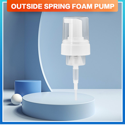 Белый мужчина бритва пенный насос голова мытье рук спутник квадратный рот