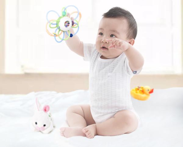 Baby Puzzle Silicone Hand Grab Ball Toy Food Grade Silicone Early Education Vocal Hand Grab Ball Toy