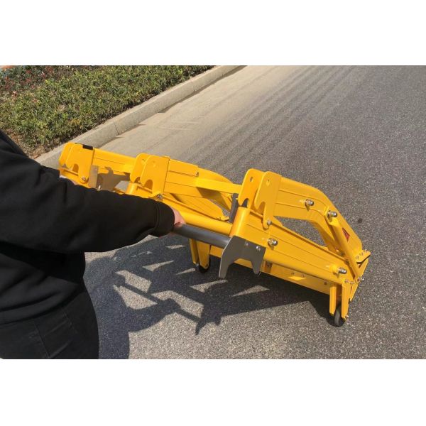 LED Arrow Collapsible Vehicle Interception Barrier Yellow
