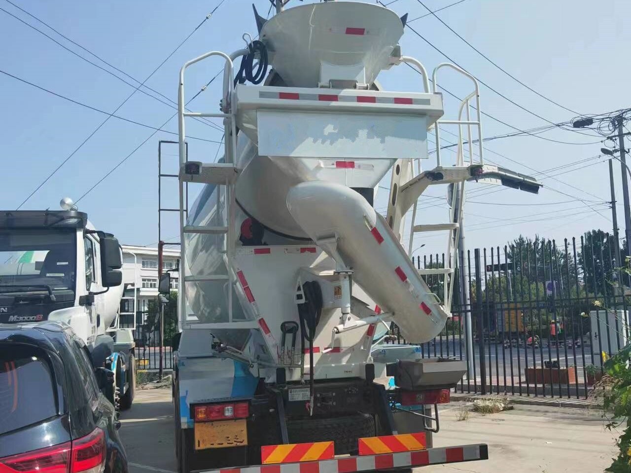 Шакман Использованный цементный грузовик 8*4 Приводный режим 12 кубических евро 5 Плоская крыша