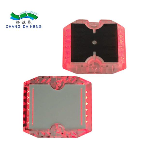 Une route solaire de manière cloute le marqueur en plastique de route de LED