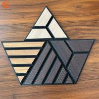 Panneau mural acoustique triangulaire rainuré en V avec placage PVC imitation bois et graphiques personnalisés