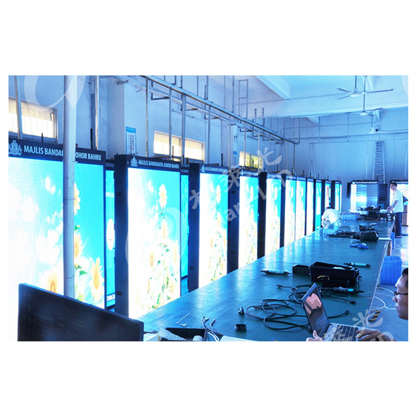 Оригинальный светодиодный светодиодный столб с Wifi 3g / 4g Control LED Display Screen