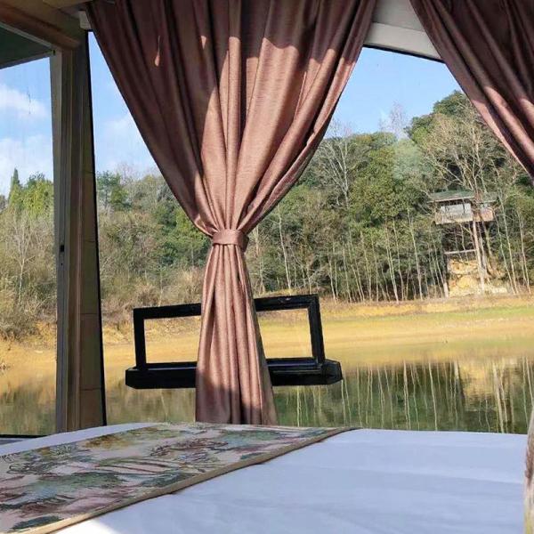 6 personnes salon maison bateau longueur 8m avec canapé et télévision pour les vacances en famille