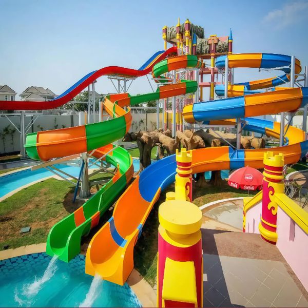 Commercial Rainbow Multi-Lane Racing Water Slide Heavy-Duty Fiberglass  Anti-UV For Water Parks And Resorts