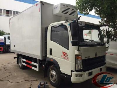 LHD RHD Howo 4X2 refrigerou o caminhão da caixa, caminhões de entrega congelados 4t da carne