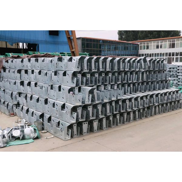 Highway Road Vehicle Barrier Galvanized Powder Coated Thrie Beam W Beam Guardrail