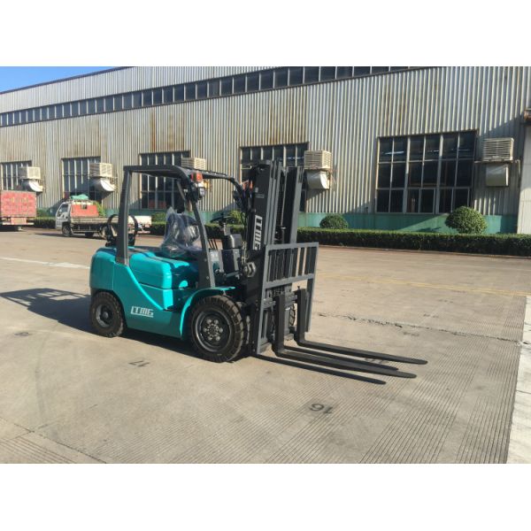 Nissan Engine 1.5 Ton LPG Forklift Truck Material Handling Equipment For Factories