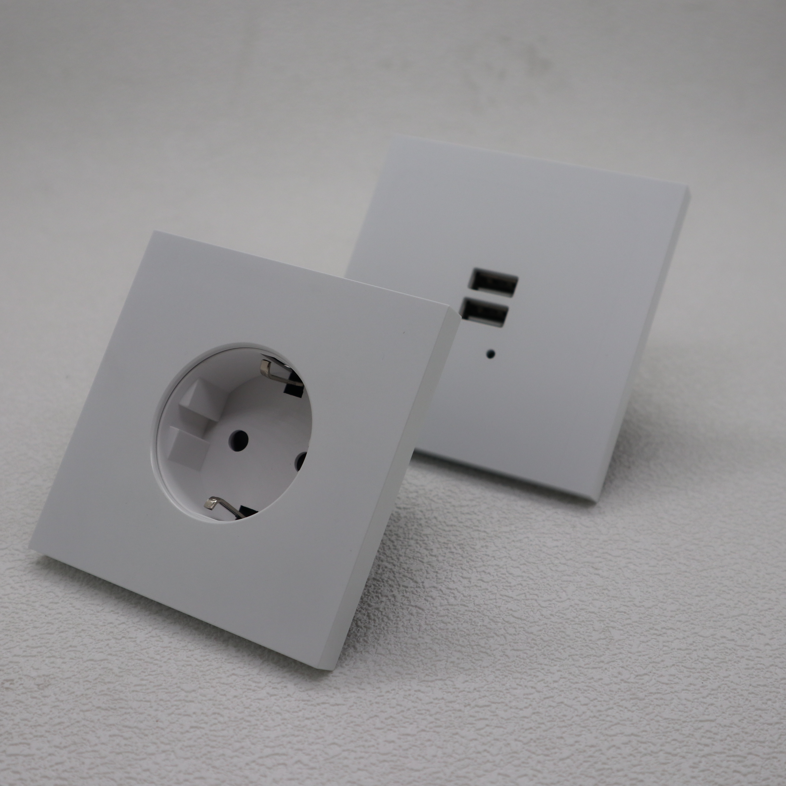 Embedded Soft Card Protective Safety UK Outlet Socket for Industrial Use Wall Socket with US/EU Plug Standard