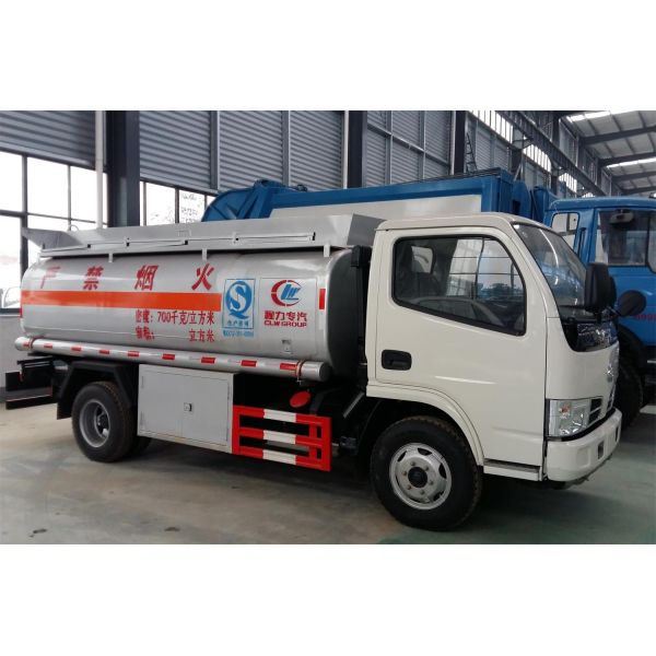 Dongfeng Gasoline Tanker Truck , Q235B Carbon Steel Diesel Refueling Truck