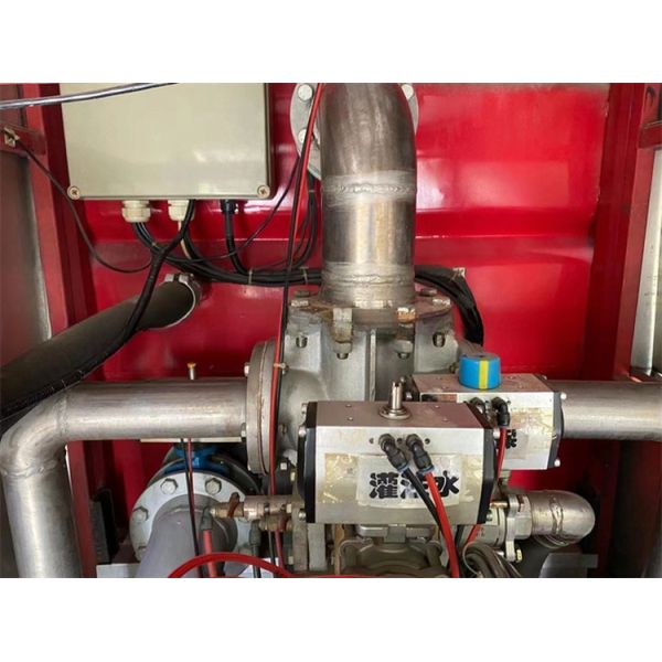 Buen estado de combustible rojo tipo Howo camión de extinción de incendios 16cbm transmisión manual