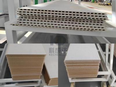 5.5kgs/M2 PVC Wall Panel Extrusion Line Plastic Wood Grain PE Extruder Machine