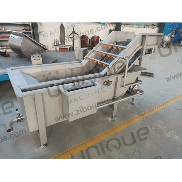 Un réservoir de nettoyage de la salade à bulles pour les fruits et légumes