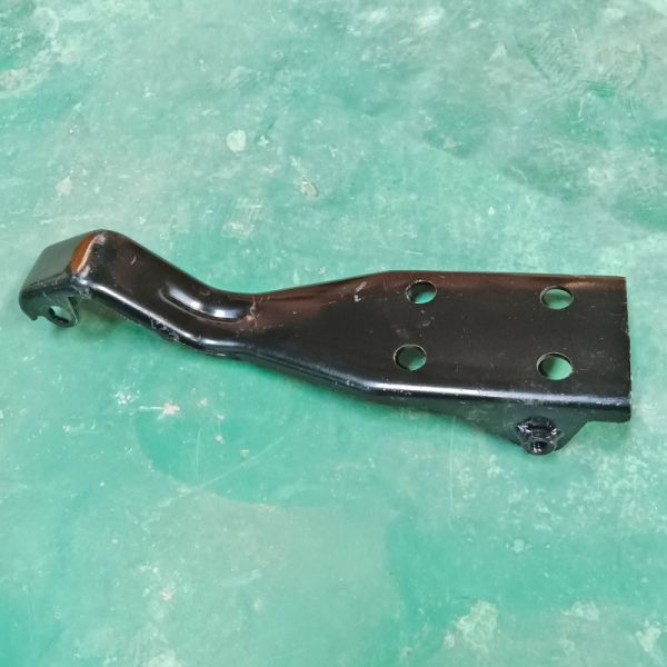 Правая дверная петля для Sinotruk HOWO Кабина грузовика Az1642110033 Части системы рулевого механизма