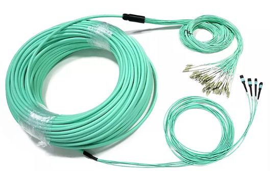 Потеря высокого дохода кабеля проламывания PVC 3.0mm MTP MPO для центров данных высокой плотности