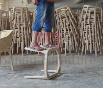 Безрукие деревянные черные кожаные стулья кухни, элегантные светлые деревянные стулья столовой