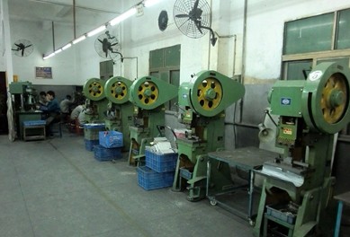 Процесс штампования с двумя отверстиями Алюминиевые клипы Z Bar для висящих зеркальных фоторельфов и шкафов