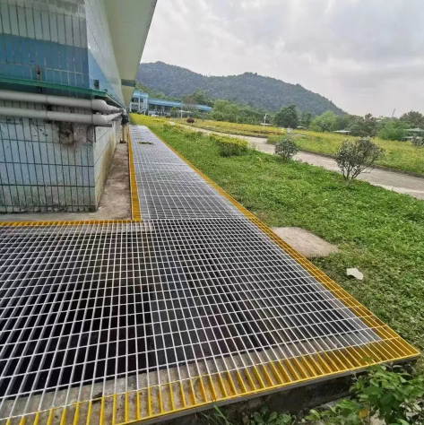 Galvanized Steel Grating with High Strength and Anti-Slip Properties for Workshop Safety