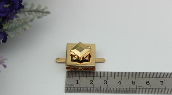 Most popular fashion square shape zinc alloy light gold twist lock hardware