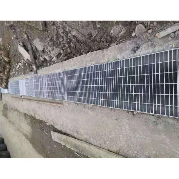 l'immersion chaude de la grille 60mm d'acier au carbone de 20mm a galvanisé la grille en acier de passage couvert