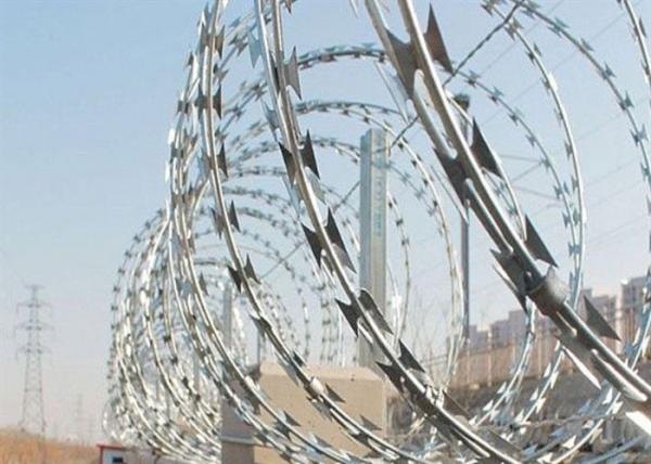 Powder Coated 900mm Coil Diameter Razor Barbed Wire For Prison / Airport