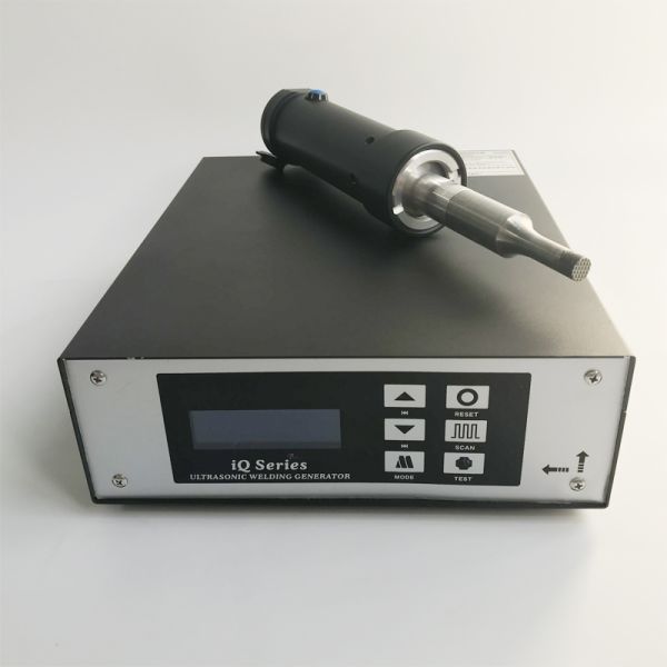 40khz ultrasonic hand held welders for plastic assembly 300watt handheld ultrasonic welder price 300 Watt Ultrasonic Welding Plastic To Metal 110v / 220V Easy To Operate