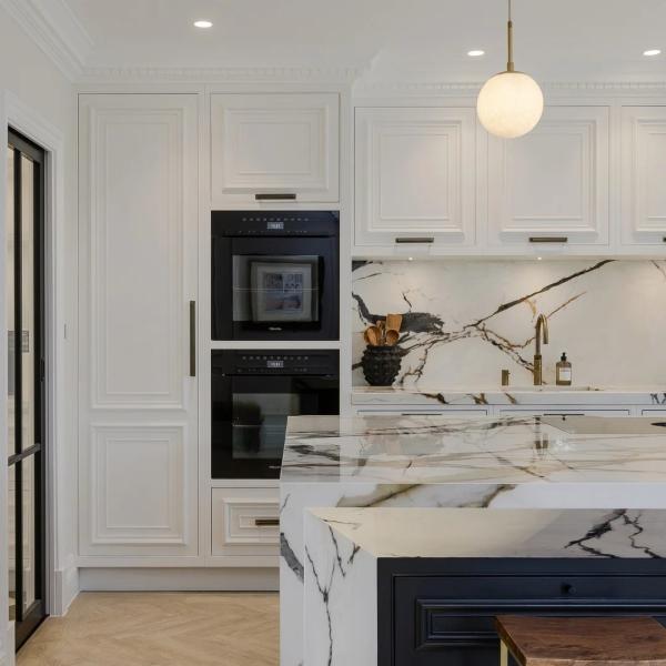 Custom North American Kitchen Furniture Classic Flat Pack Glossy Solid Wood Modern Kitchen Cabinet Set