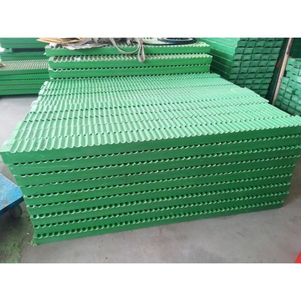 Anti Suncrack Humidity Resistance Hoist Plastic Lining Plate