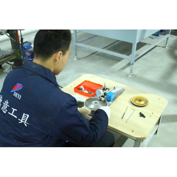 Изогнутый вакуум абразивного диска диска чашки диаманта 125mm паял