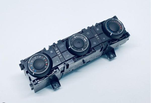 Améliorez votre Mercedes Benz avec des panneaux de commande de chauffage par SQCS Auto Parts OEM 9068300185