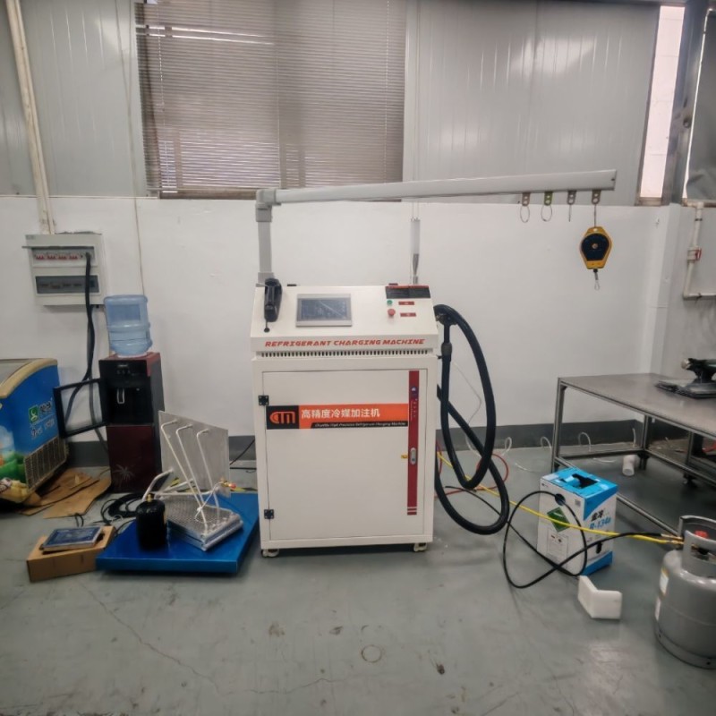 r32 r1234yf r134a charging machine with 40-200g/s fast charging rate