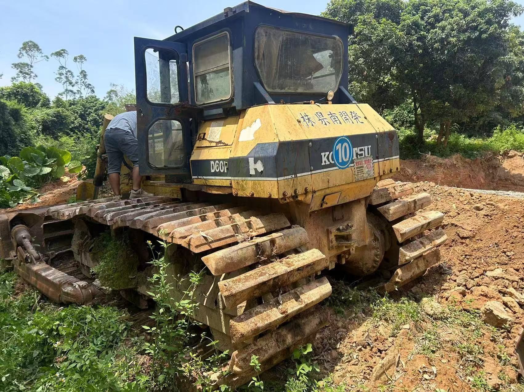 Бульдозер Komatsu D60P имеет отличную прочность, гибкость и высокое качество