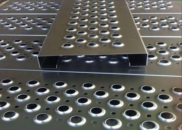 Galvanisée à chaud Perf O Grip Grating 2-4m en aluminium en acier inoxydable