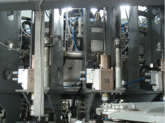 Botella automática llena del ANIMAL DOMÉSTICO de la máquina del moldeo por insuflación de aire comprimido rotatoria