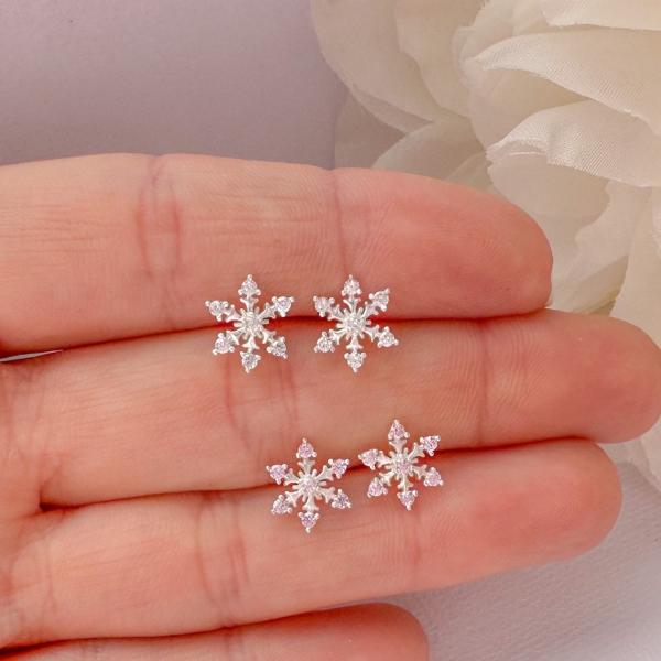 Boucles d'oreilles à clous flocon de neige en argent sterling 925 plaqué rhodium et oxydes de zirconium, 2g