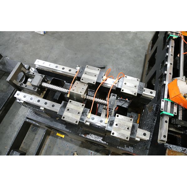 Scie circulaire verticale à grande vitesse à poussée angulaire pour la coupe de métal miniature