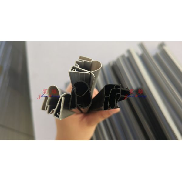 Automatic Refrigerator Door Gasket Production Line with Material Shortage Alarm SJ75 Mainframe and 45° Angle Cutting