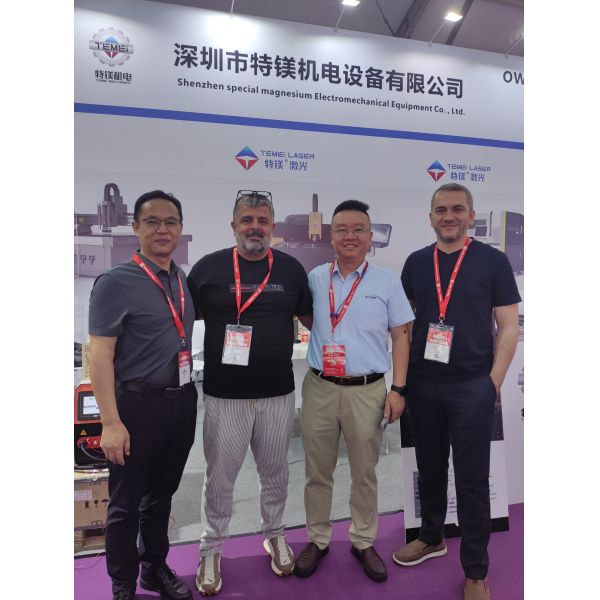 1325 Large Format High Power CO2 Laser Cutting Machine for Wood MDF Acrylic Plastic Materials with Multifunctional CNC Control