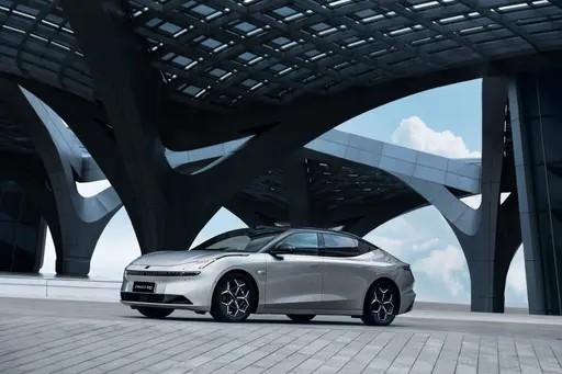 Lynk & Co Z10 2024 model 95kWh 702km four-wheel drive smart driving Ultra