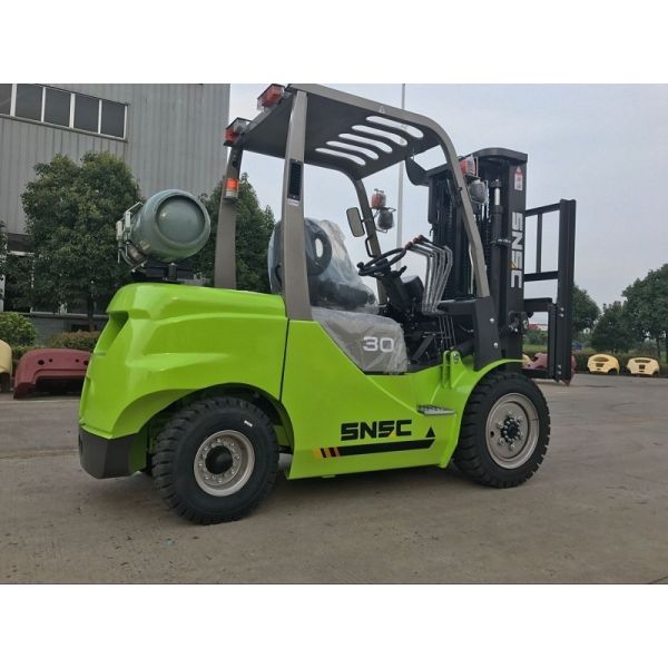 500 мм грузовик на СПГ с двигателем Nissan и регулируемым расположением кабины