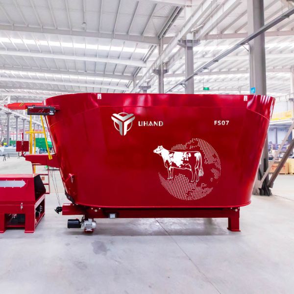7m³  Single Auger Vertical Stationary TMR Mixer For Medium dairy or beef cattle Farms