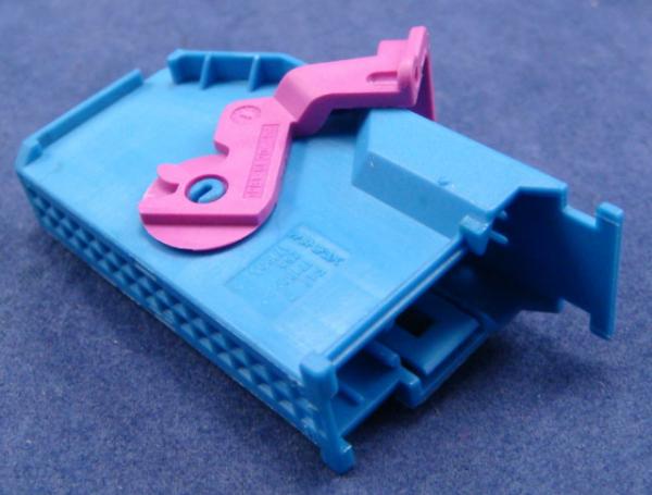 TE Connectivity AMP Connector  40P Right MQS Cover Assembly  Housing 1719057-1,1719057-2