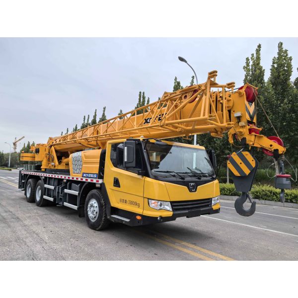 XCMG XCT25 25 Ton Mobile Truck Crane with Original Hydraulic Boom, Low Hours, and Excellent Condition
