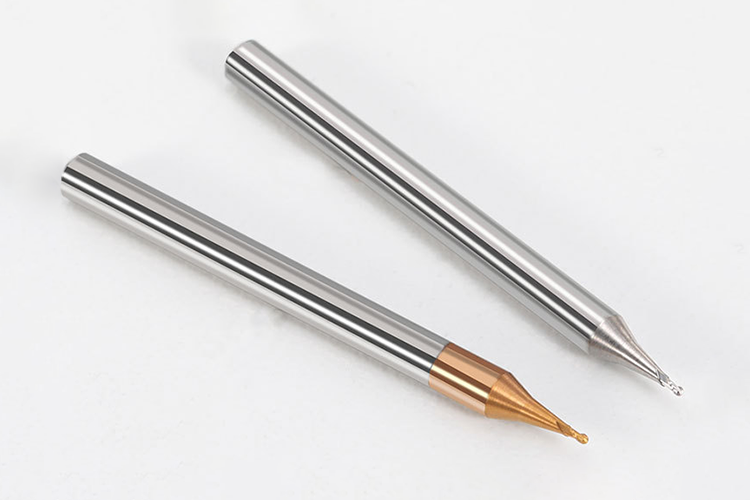 Moulin à billes de carbure de tungstène à 2 flûtes avec revêtement nACo4 et micro-diamètre pour les angles de 60° dans le fraisage CNC
