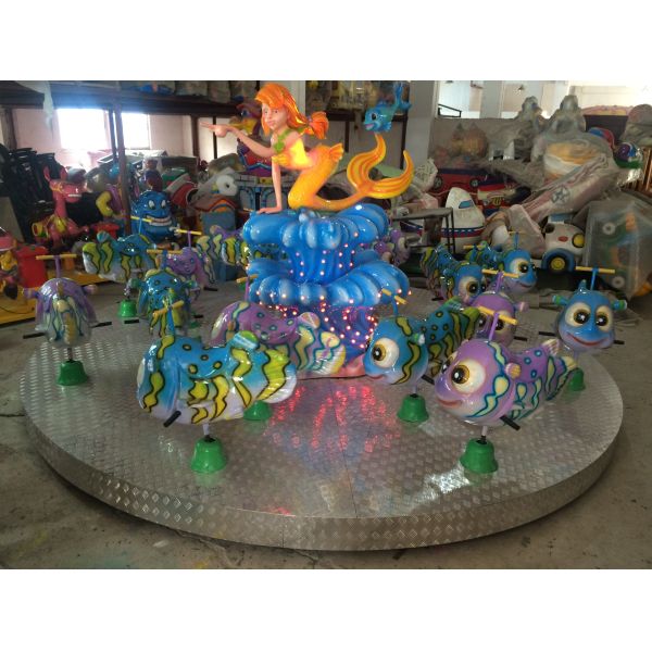 Рыбы красоты веселые идут музыка стеклоткани Кароузел круга материальная в карте УСБ