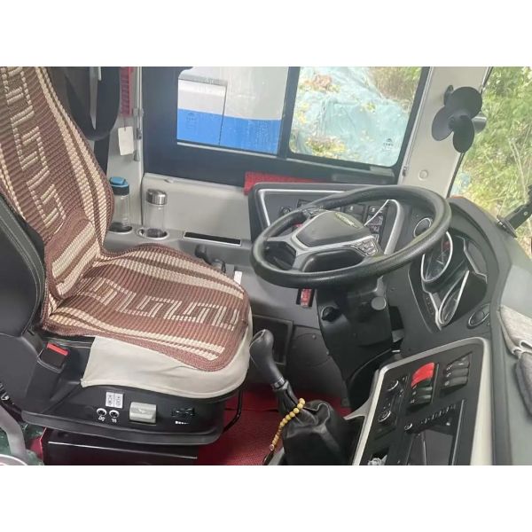Second Hand Bus Double Deff Large Luggage Compartment 48 Seats Weichai Engine With A/C Used Tour Bus ZK6137